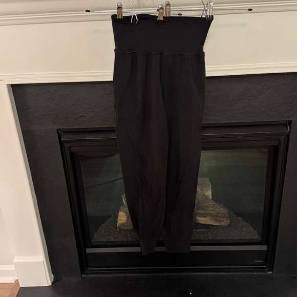 Athleta Pants - Athleta Salutation Jogger in Powervita Fabric – Size XXS